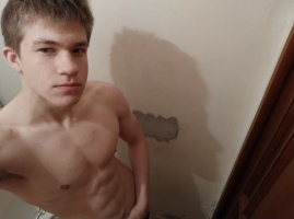 Парень 18 лет хочет найти девушку в Москве – Фото 1
